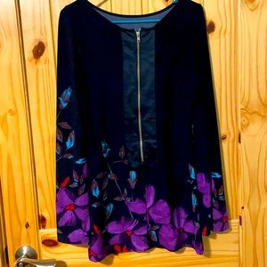 Gorgeous flowered Tunic. Navy blue with purple accents